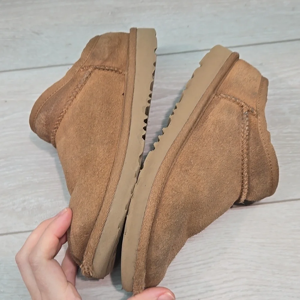 Ugg Australia Youth Cozy Chestnut Suede Shearling Slip-On Clogs Sz 4